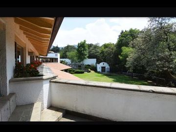 RESIDENCIA ESPECTACULAR, EN FRACCIONAMIENTO TLALPUENTE, CON JARDÍN!!