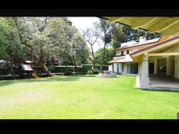 RESIDENCIA ESPECTACULAR, EN FRACCIONAMIENTO TLALPUENTE, CON JARDÍN!!