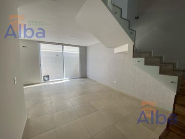 CASA EN VENTA AL NORTE EN PORTA VITTA RESIDENCIAL A UN PASO DE LA CLINICA 3