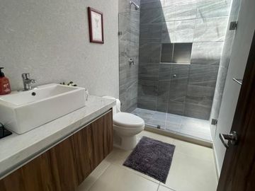 CASA EN VENTA AL NORTE EN PORTA VITTA RESIDENCIAL A UN PASO DE LA CLINICA 3