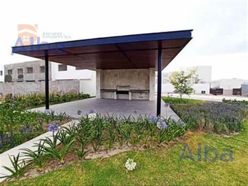 CASA EN VENTA AL NORTE EN PORTA VITTA RESIDENCIAL A UN PASO DE LA CLINICA 3