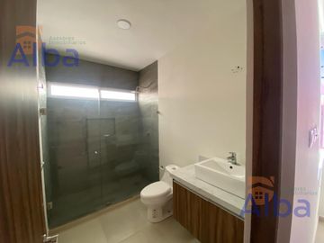 CASA EN VENTA AL NORTE EN PORTA VITTA RESIDENCIAL A UN PASO DE LA CLINICA 3