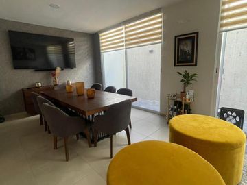 CASA EN VENTA AL NORTE EN PORTA VITTA RESIDENCIAL A UN PASO DE LA CLINICA 3