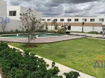CASA EN VENTA AL NORTE EN PORTA VITTA RESIDENCIAL A UN PASO DE LA CLINICA 3