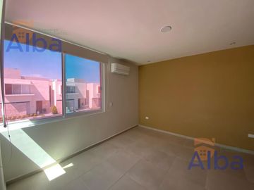 CASA EN VENTA AL NORTE EN PORTA VITTA RESIDENCIAL A UN PASO DE LA CLINICA 3