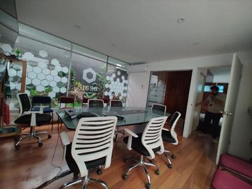 CASA CON USO DE SUELO PARA OFICINAS EN LETRAN VALLE, CON ROOF GARDEN!