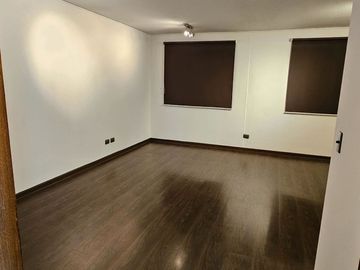 AMPLIO DEPARTAMENTO EN ÑUÑOA 1D 1B 1E 1B