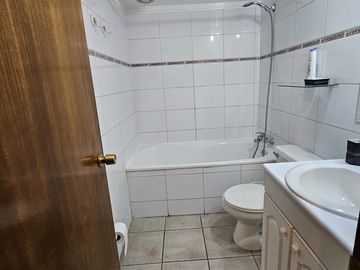 AMPLIO DEPARTAMENTO EN ÑUÑOA 1D 1B 1E 1B