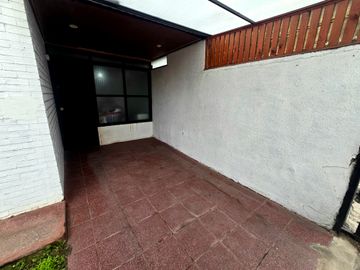 VENDO CASA EN MAIPÚ CENTRO 4H 2B 1E