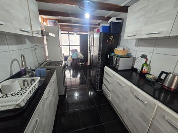 VENDO CASA EN MAIPÚ CENTRO 4H 2B 1E