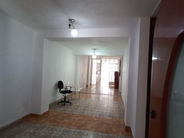 Departamento en primer piso, con cochera, Urb. Antonia Moreno de Cáceres, Ventanilla