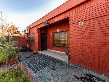 VENTA CASA 5 AMBIENTES EN MALVINAS ARGENTINAS.