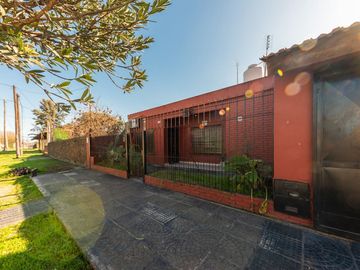 VENTA CASA 5 AMBIENTES EN MALVINAS ARGENTINAS.