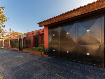 VENTA CASA 5 AMBIENTES EN MALVINAS ARGENTINAS.