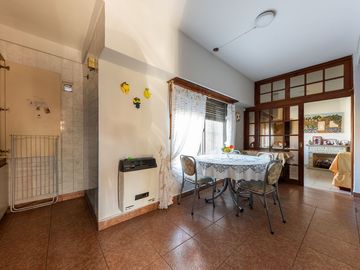 VENTA CASA 5 AMBIENTES EN MALVINAS ARGENTINAS.