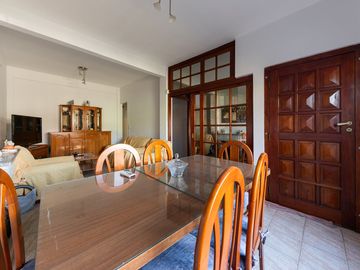 VENTA CASA 5 AMBIENTES EN MALVINAS ARGENTINAS.
