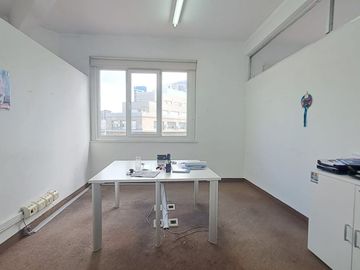 ALQUILER OFICINA  203 METROS MONSERRAT