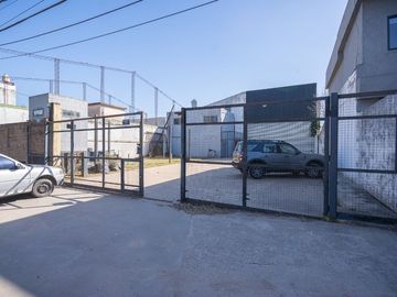ALQUILER GALPON MORENO FRENTE UNIVERS LOTE 850M2