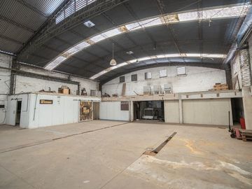 ALQUILER GALPON MORENO FRENTE UNIVERS LOTE 850M2