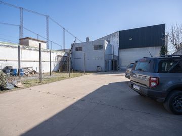 ALQUILER GALPON MORENO FRENTE UNIVERS LOTE 850M2