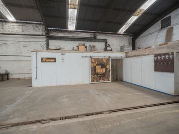 ALQUILER GALPON MORENO FRENTE UNIVERS LOTE 850M2