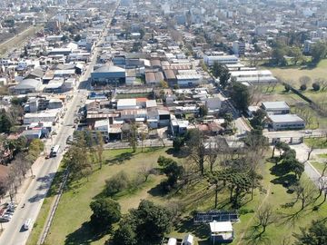 ALQUILER GALPON MORENO FRENTE UNIVERS LOTE 850M2