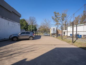 ALQUILER GALPON MORENO FRENTE UNIVERS LOTE 850M2