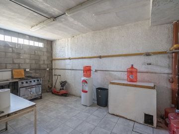 ALQUILER GALPON MORENO FRENTE UNIVERS LOTE 850M2