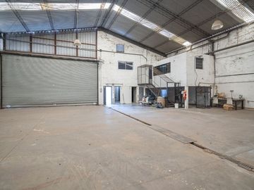ALQUILER GALPON MORENO FRENTE UNIVERS LOTE 850M2