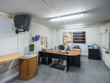 ALQUILER GALPON MORENO FRENTE UNIVERS LOTE 850M2