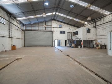ALQUILER GALPON MORENO FRENTE UNIVERS LOTE 850M2