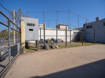 ALQUILER GALPON MORENO FRENTE UNIVERS LOTE 850M2