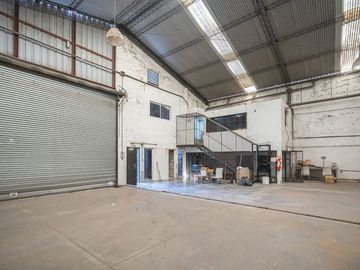 ALQUILER GALPON MORENO FRENTE UNIVERS LOTE 850M2
