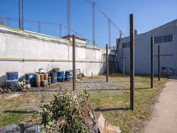 ALQUILER GALPON MORENO FRENTE UNIVERS LOTE 850M2