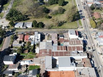 ALQUILER GALPON MORENO FRENTE UNIVERS LOTE 850M2