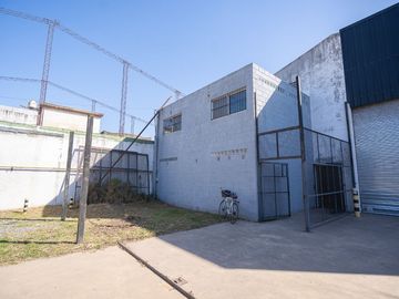 ALQUILER GALPON MORENO FRENTE UNIVERS LOTE 850M2