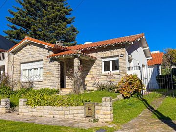 Venta Chalet 5 Ambientes mas PH en Punta Mogotes