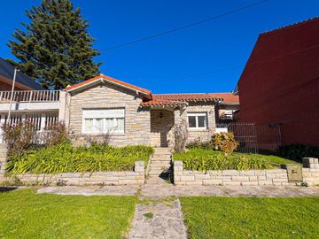 Venta Chalet 5 Ambientes mas PH en Punta Mogotes