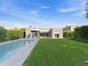 Venta Casa una planta Barrio La Montura