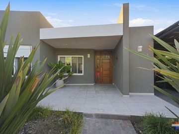 Venta Casa una planta Barrio La Montura