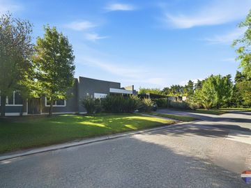 Venta Casa una planta Barrio La Montura