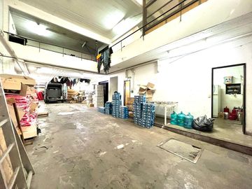 Alquiler deposito c/oficinas Liniers - 1.026m2