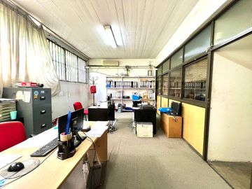 Alquiler deposito c/oficinas Liniers - 1.026m2
