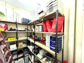 Alquiler deposito c/oficinas Liniers - 1.026m2