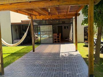 VENTA CASA  PISCINA yparrilla. PAVON (Ruta6yruta8)