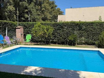 VENTA CASA  PISCINA yparrilla. PAVON (Ruta6yruta8)
