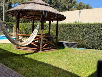 VENTA CASA  PISCINA yparrilla. PAVON (Ruta6yruta8)