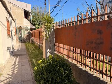Casa en Esquina - 2 Dormitorios con Jardin