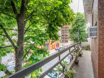 Casa 4 amb c/patio,parrilla y cochera venta Flores