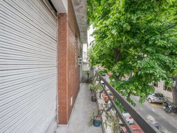 Casa 4 amb c/patio,parrilla y cochera venta Flores